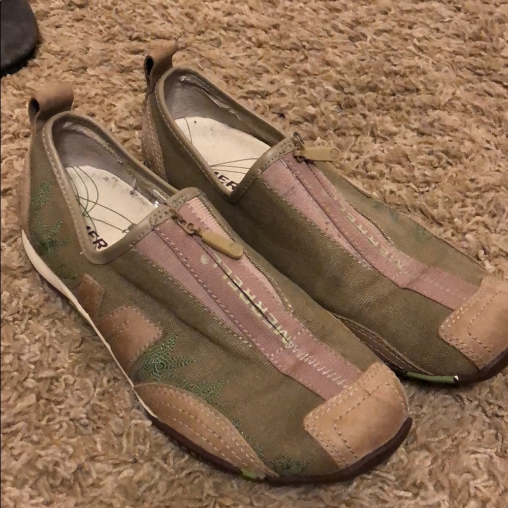 Merrell barrado size 7 tan and green